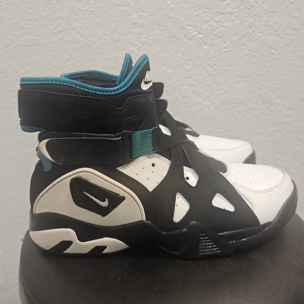 Nike Air Unlimited Deep Emerald Sneakers